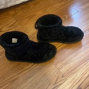 UGG Crushed black Velvet Boots